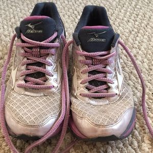 mizuno wave rider 19